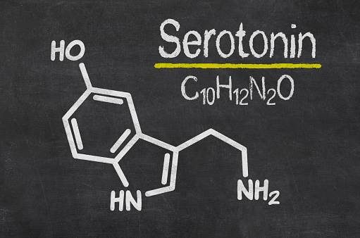 Chemical structure of serotonin with the formula C₁₄H₁₈N₂O.